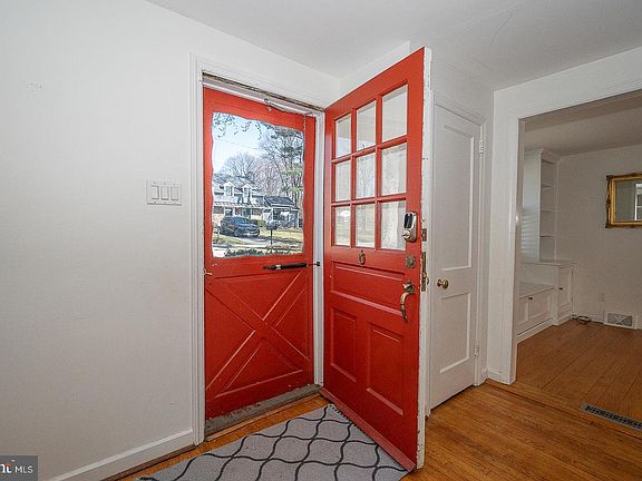 3rd image of 128 Homestead Rd