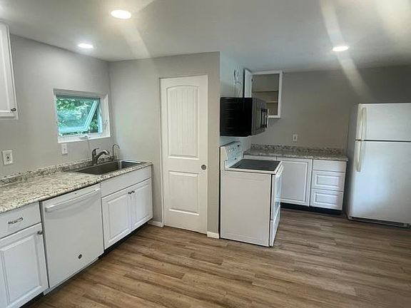 5th image of 375 Derrah Street