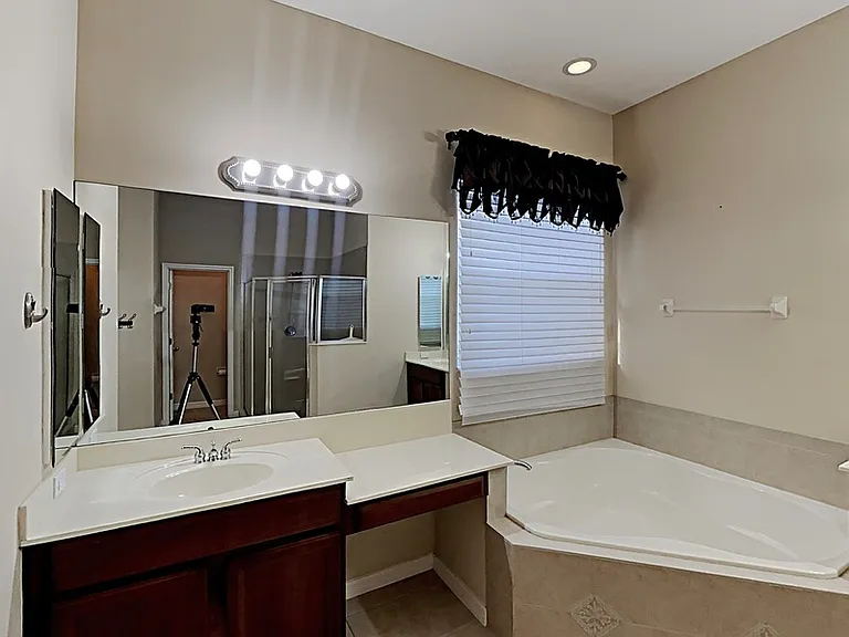 3465 Bromfield Dr — Photo 10
