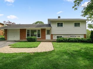 21W125 Everest Rd, Lombard, IL 60148