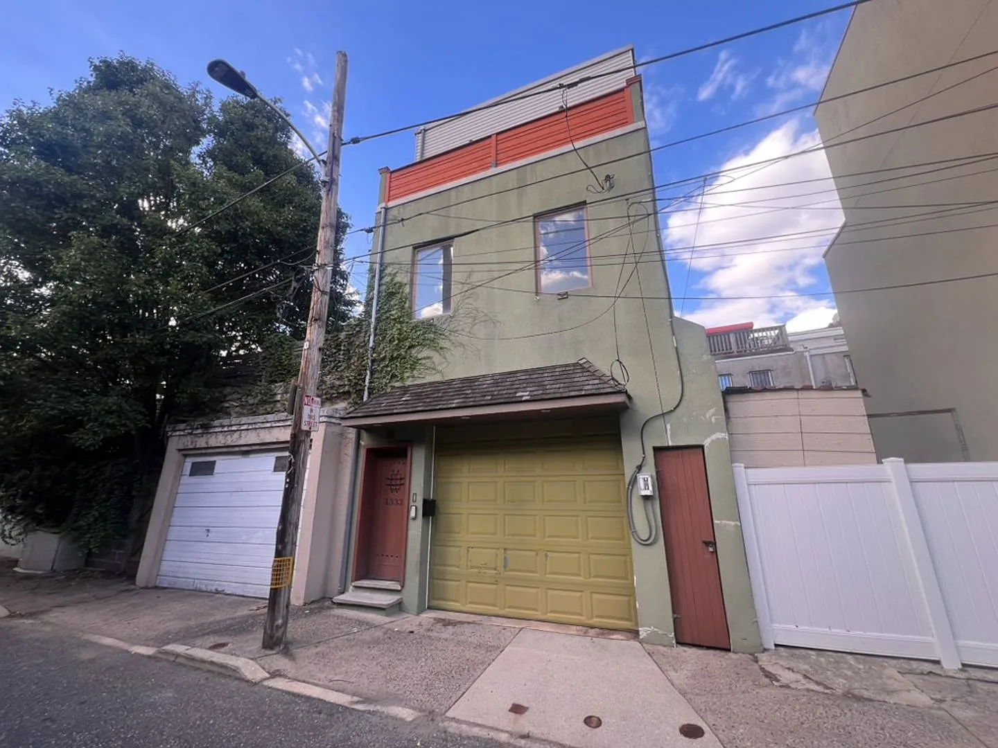 South Philadelphia Home With Parking! — Photo 3