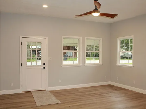 31 S Superior St, Orestes, IN 46063