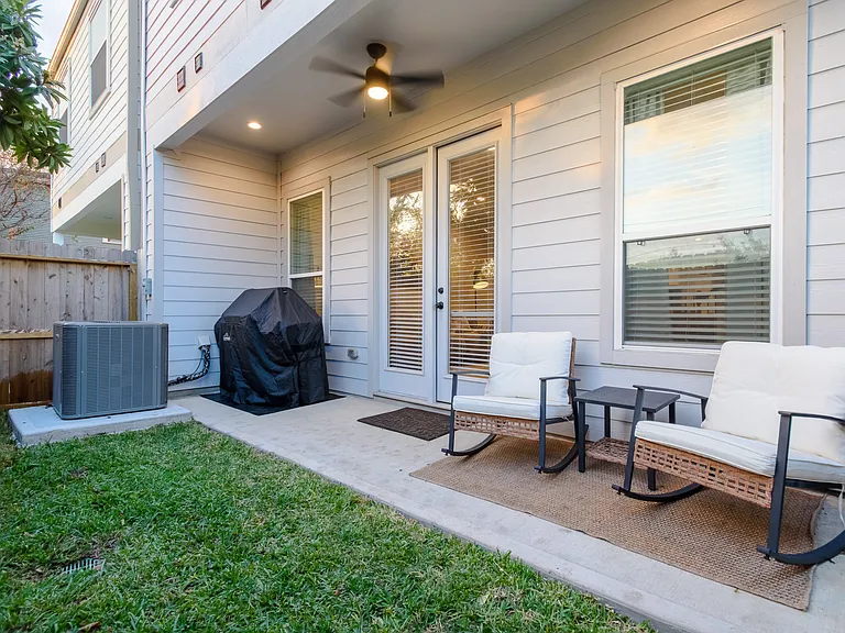 1109 Robbie St — Photo 31