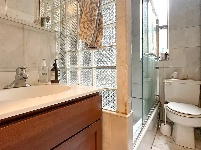 261 W 21st St #31 — Photo 9