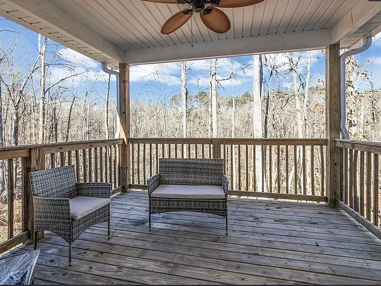 225 Benjamin Cir — Photo 3