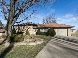 9212 Olde Davenport Rd, Dubuque, IA 52003