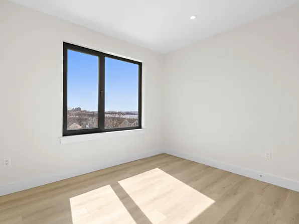 4525 Bergenwood Avenue image 31 of 74