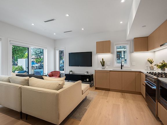 3rd image of 1010 W 52nd Ave
