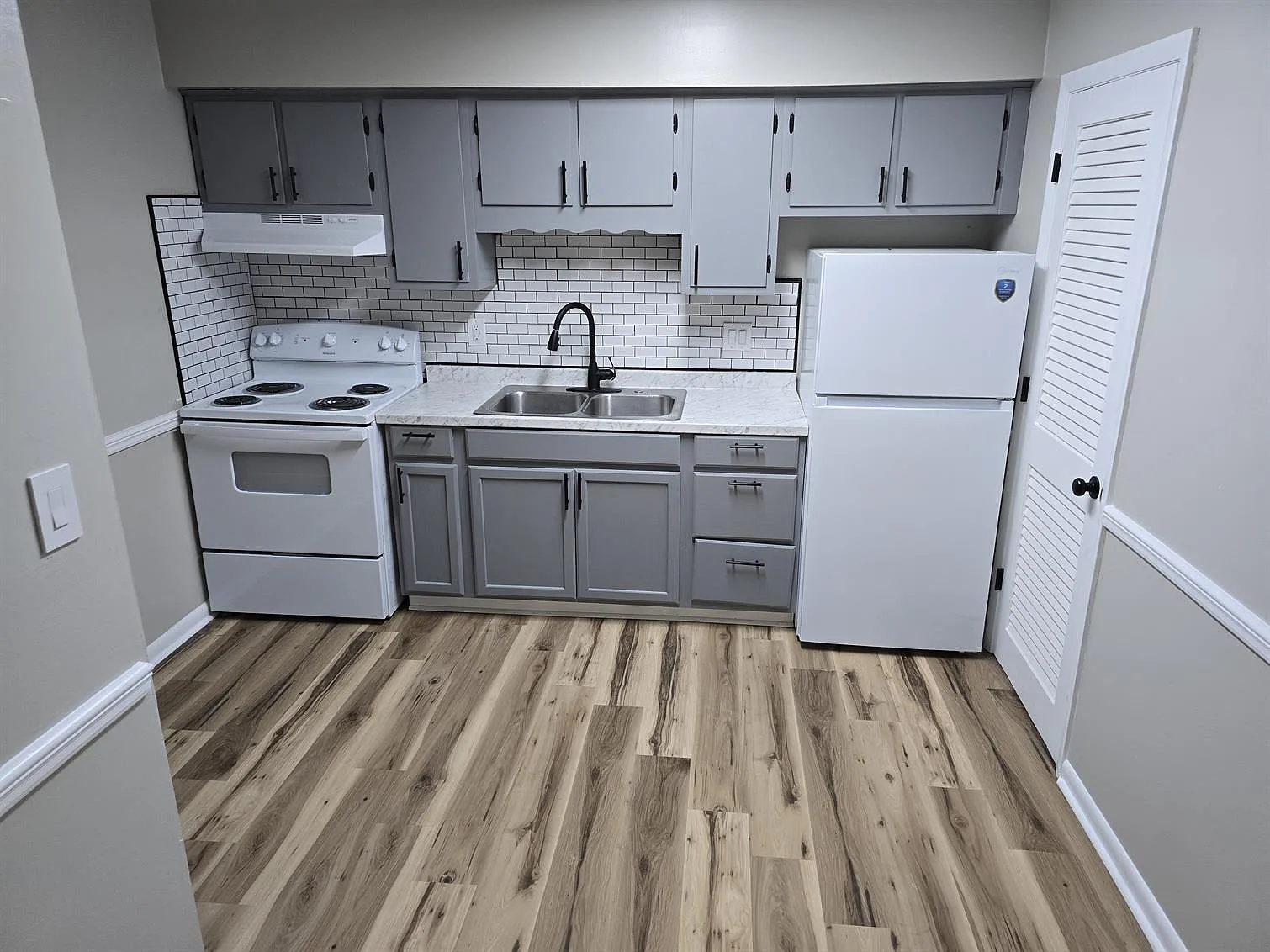 1 bed, 1.0 bath, 828 sqft, $870 — Photo 2