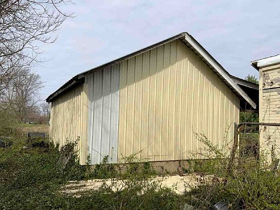 3rd image of 6114 Hamilton Middletown Rd