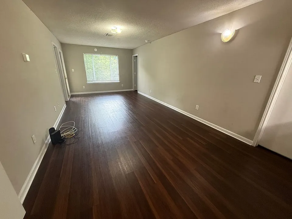 1500-204 Graduate Ln