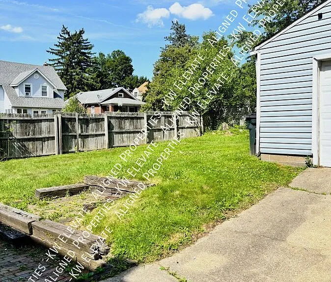 1491 Beardsley St — Photo 2