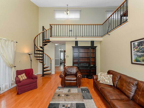 4th image of 68 Kristin Ln