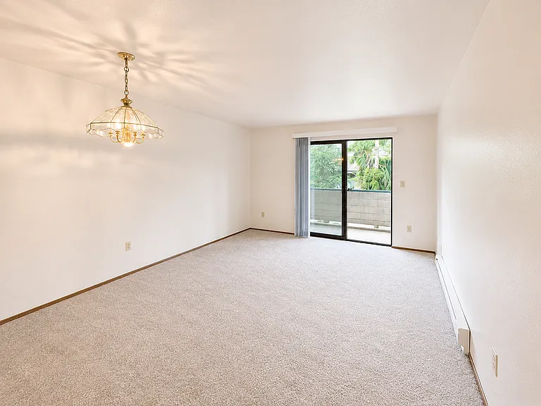 Shorecrest Apartments — Photo 13