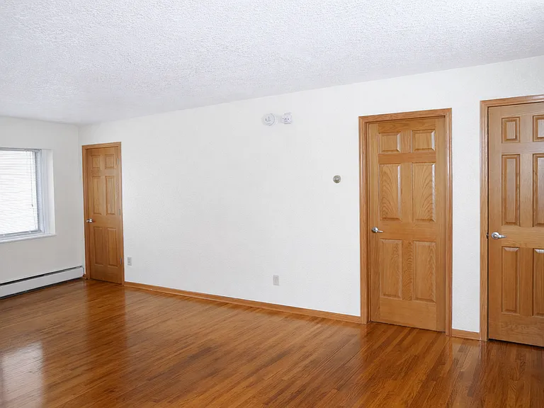 319 SE 8th St #103 — Photo 2