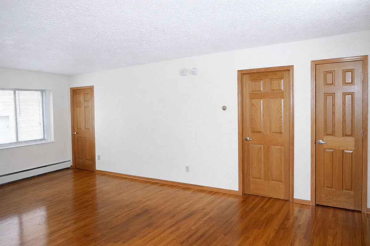 Building Photo - 319 SE 8th St #103
