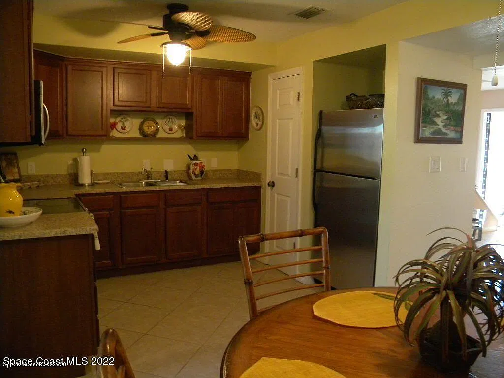 2 bed, 1.5 bath, 828 sqft, $1,995 — Photo 2