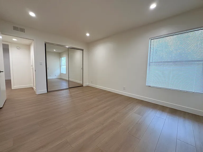 4727 Kester Ave #104 — Photo 12