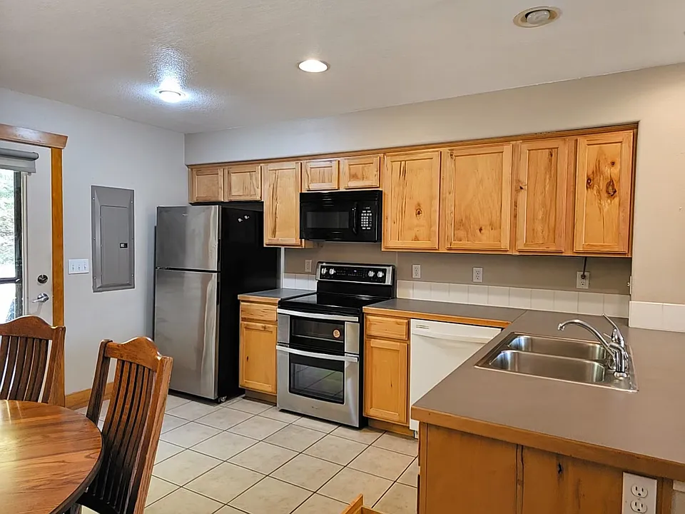 585 N Cache St #7-1