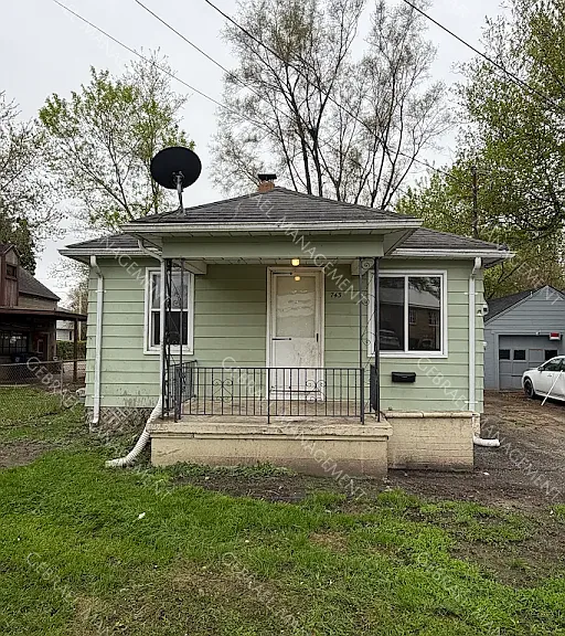 743 Neubert Ave — Photo 1
