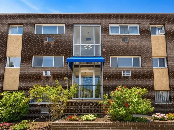 416 Belgrade Ave APT 46, West Roxbury, MA 02132