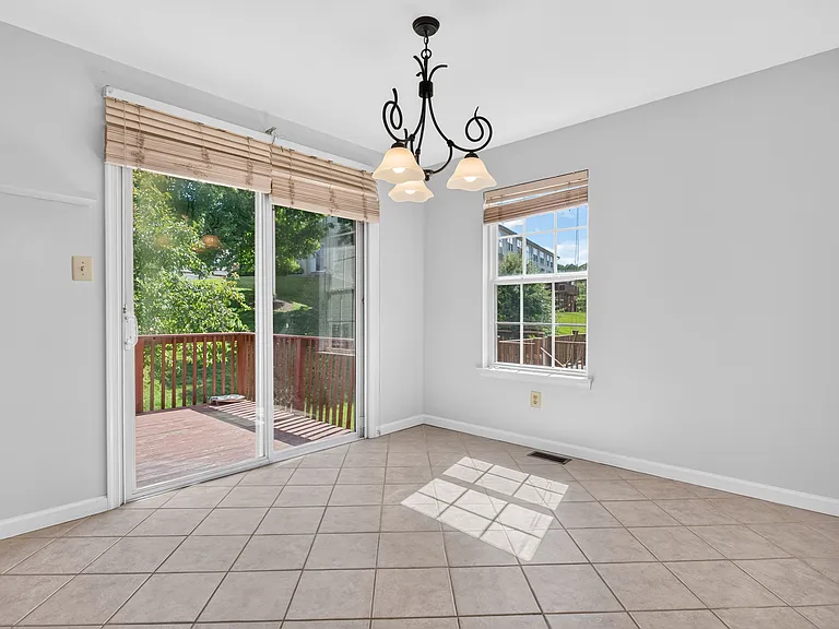 323 Glenn Rose Cir — Photo 11
