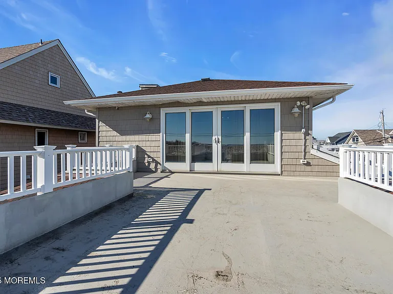 115 N Ocean Ave — Photo 60
