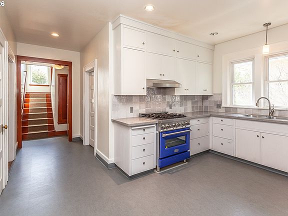 5th image of 1230 SE 32nd Pl