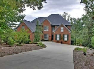 405 Golden Pl, Clarkesville, GA 30523