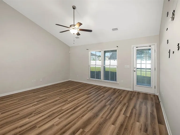 124 Heatherly Way — Photo 3