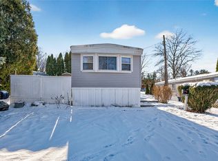 3 Acorn Dr, Rochester, NY 14625