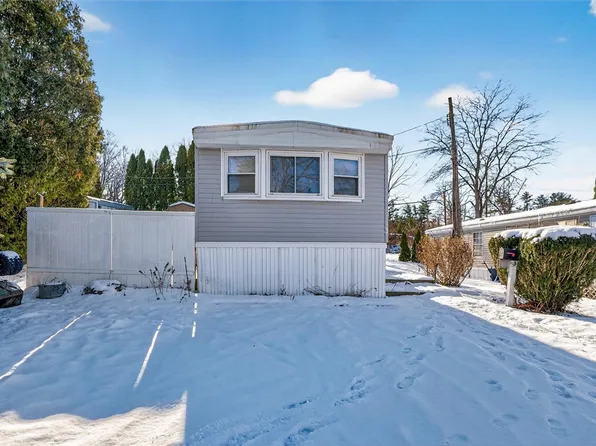 3 Acorn Dr, Rochester, NY 14625