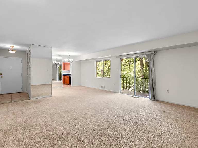 10643 Weymouth St #103 — Photo 8