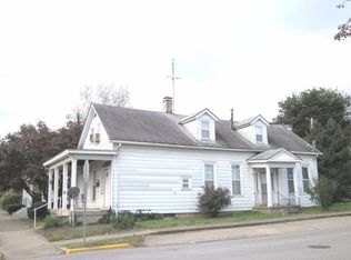 200 W Main St, Carmi, IL 62821