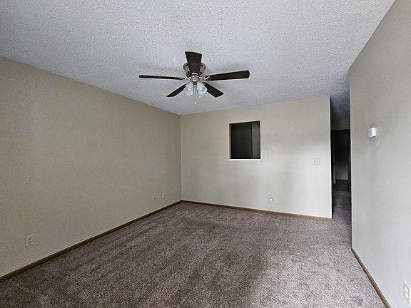 2nd image of 820 E Prairie Hill Dr #C