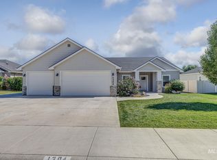 1304 Cottonwood Dr, Fruitland, ID 83619