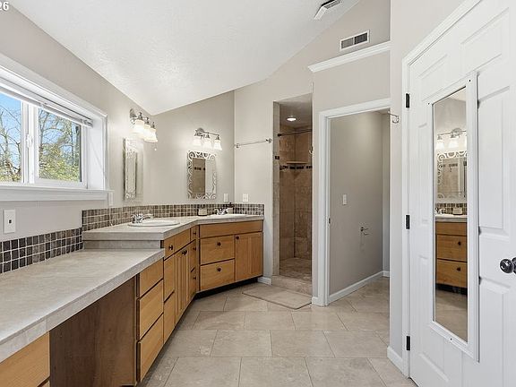 4th image of 753 64th St