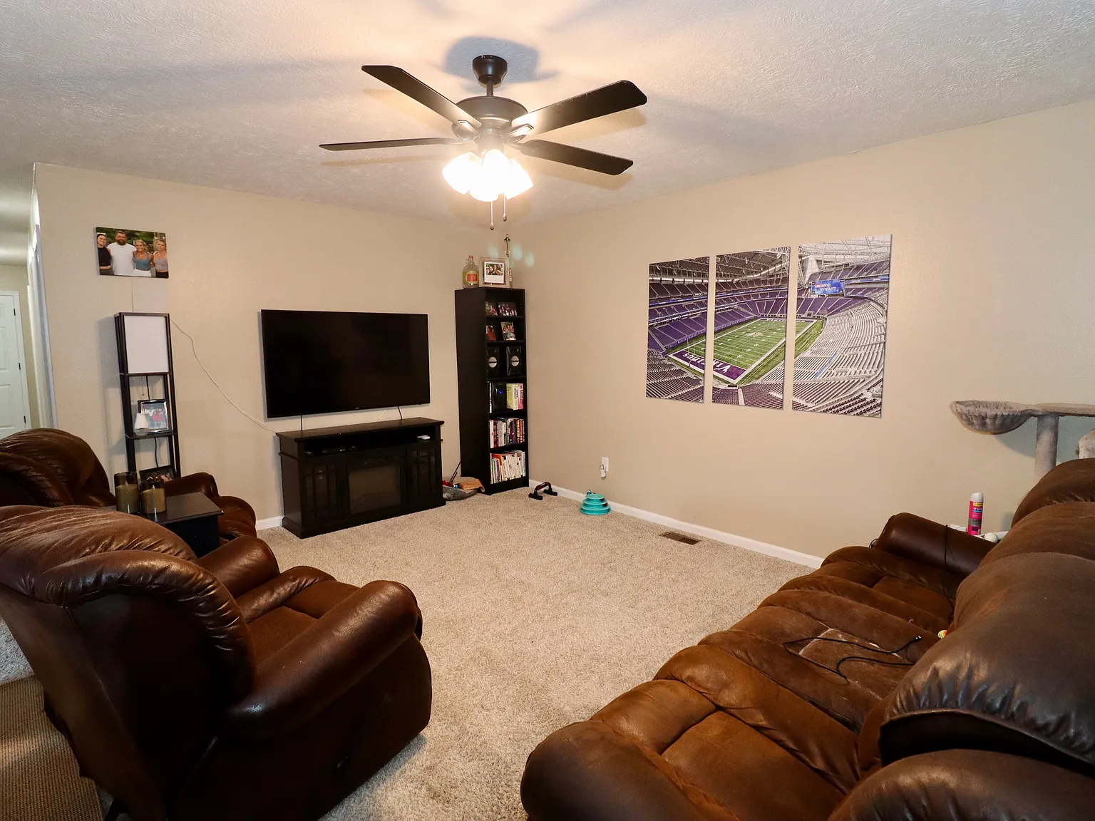 3 bed, 1323 sqft, $1,250 — Photo 2