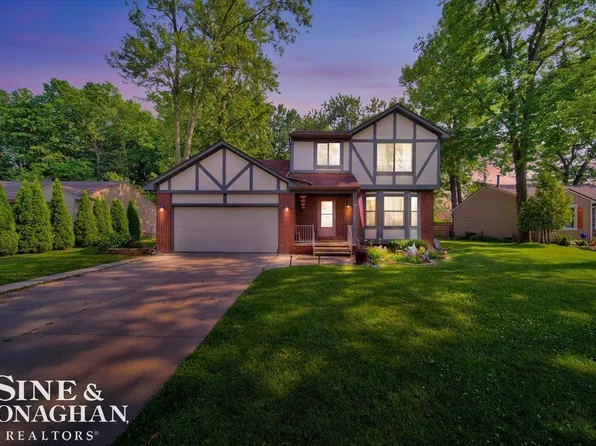 27056 Galassi Dr, Chesterfield, MI 48051