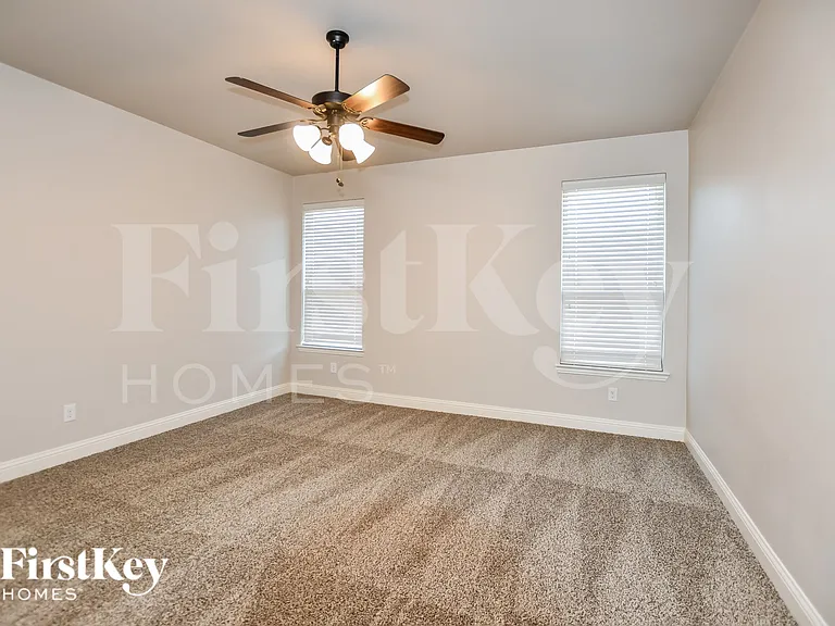 293 Arbury Dr — Photo 5
