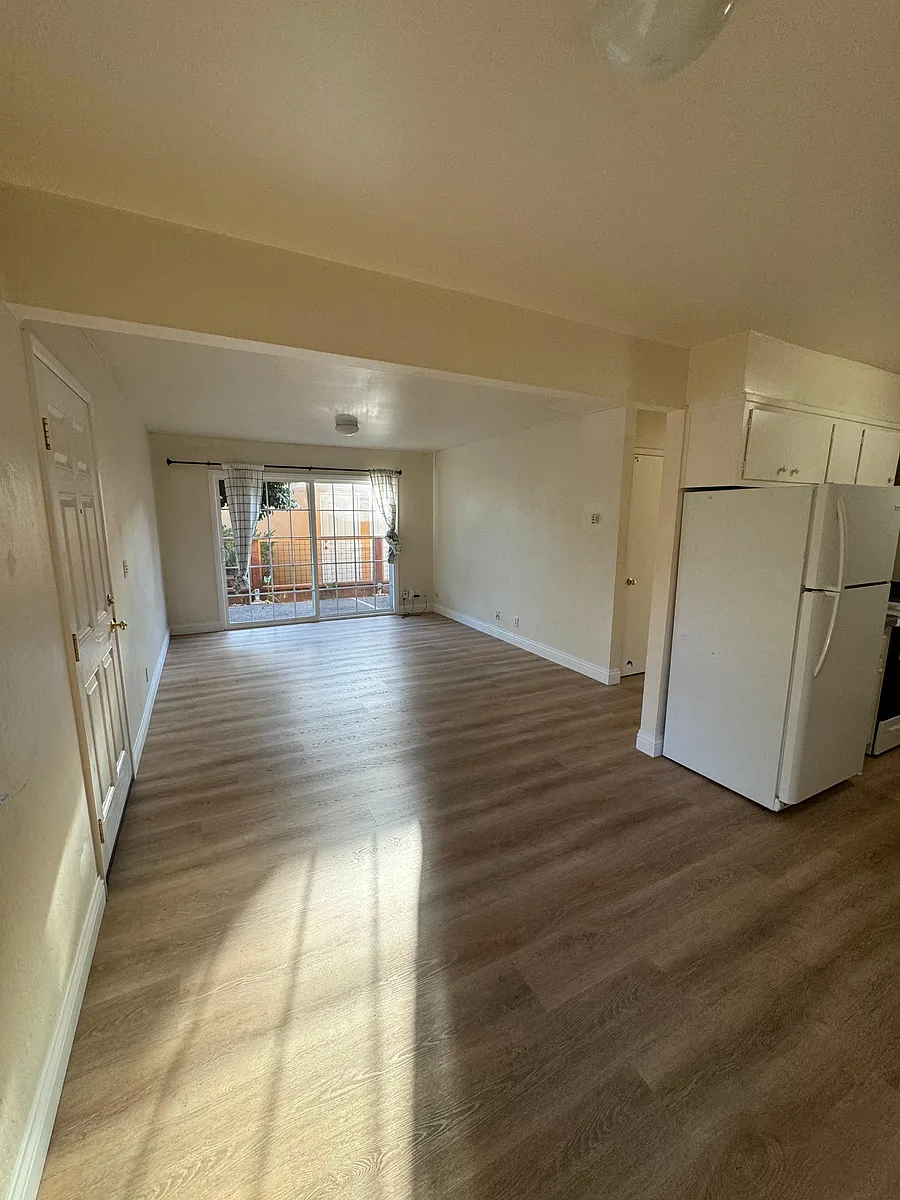 Building Photo - 2237 Roosevelt Ave #1