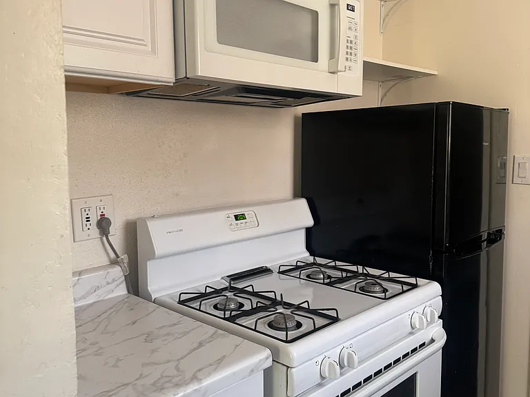 1131 E Linden St #2 — Photo 6