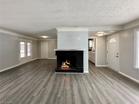 4th image of 407 Dumbarton Blvd
