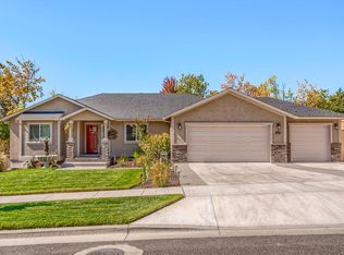 640 Forest Ridge Dr, Medford, OR 97504