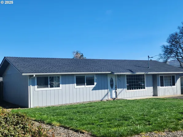 1958 Linnell Ave, Roseburg, OR 97471