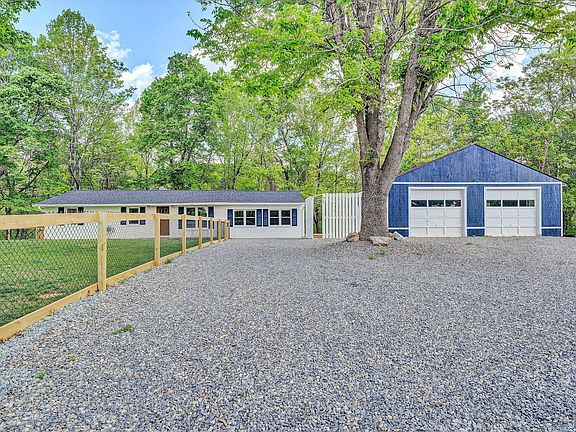 3rd image of 402 Harmony Rd