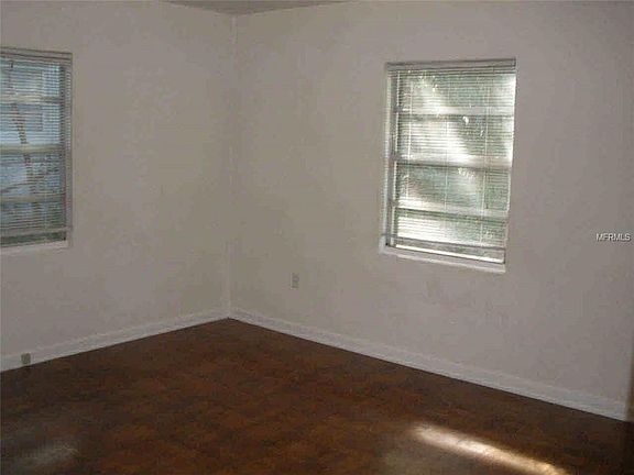 5th image of 1655 N Park Ave