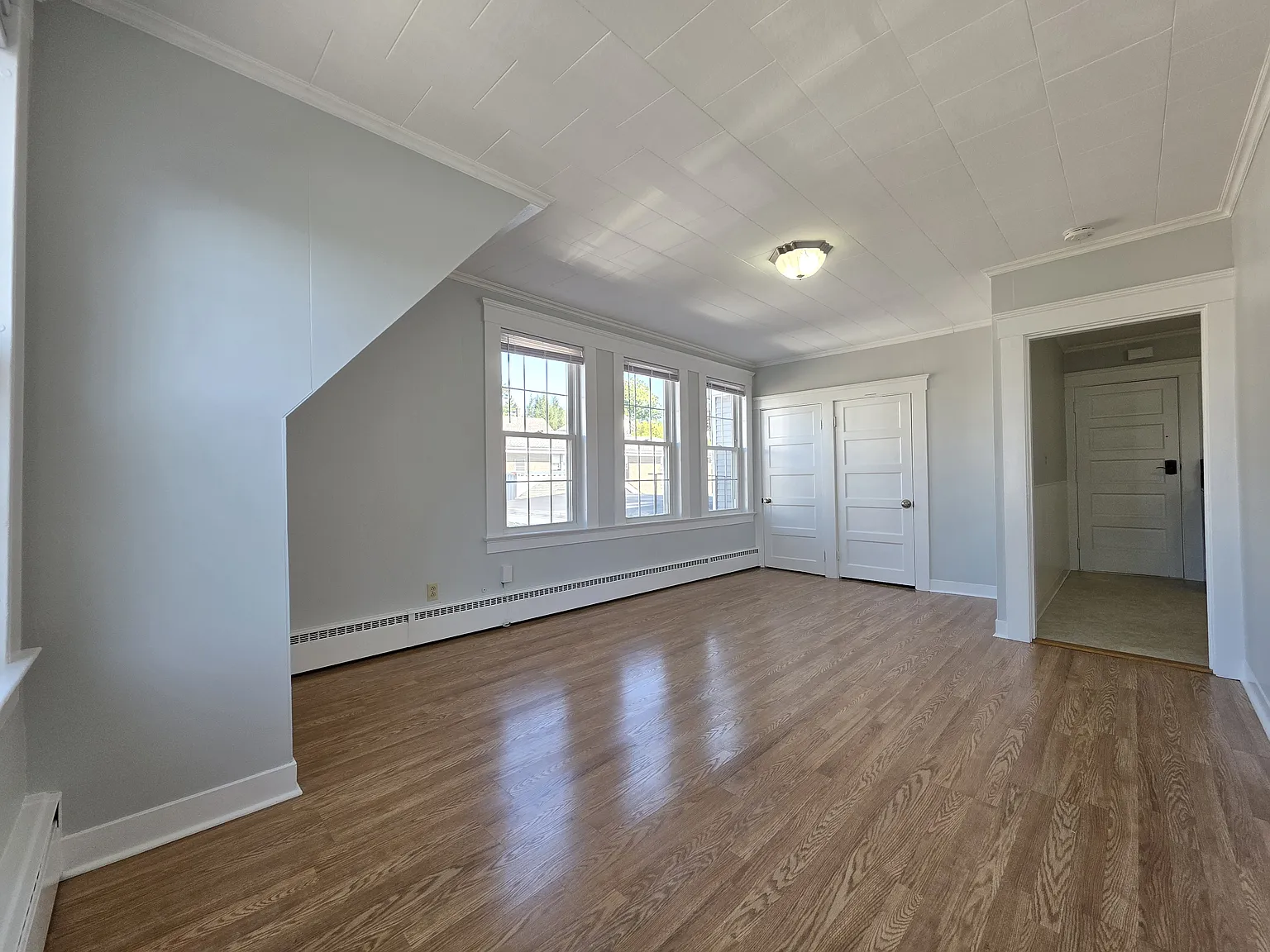  3 Highland St 2ndflr 1b/1b Renovated Heatincluded Newfloors 1petok — Photo 4