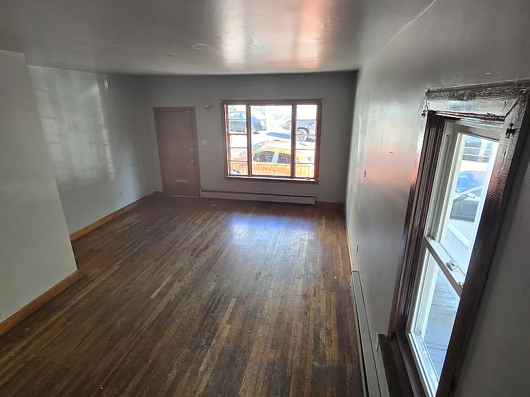 213 N George St — Photo 5