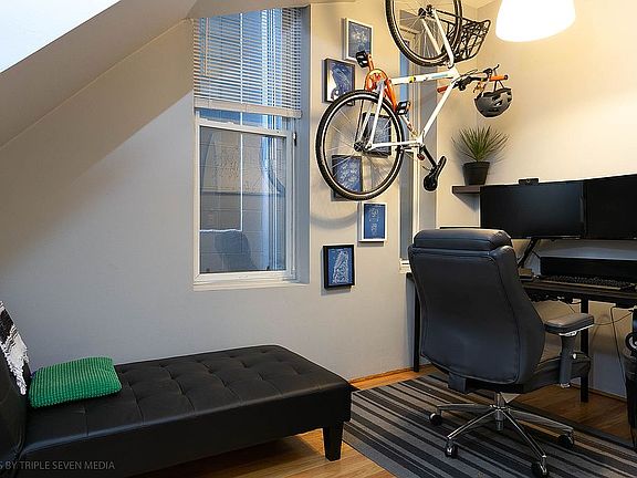 Unit 1, bedroom 
